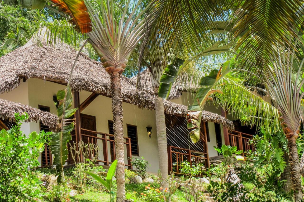 Sakatia Lodge Ampasimena Екстер'єр фото