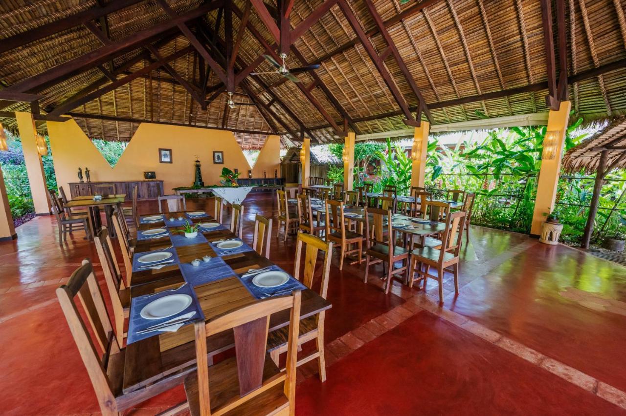 Sakatia Lodge Ampasimena Екстер'єр фото
